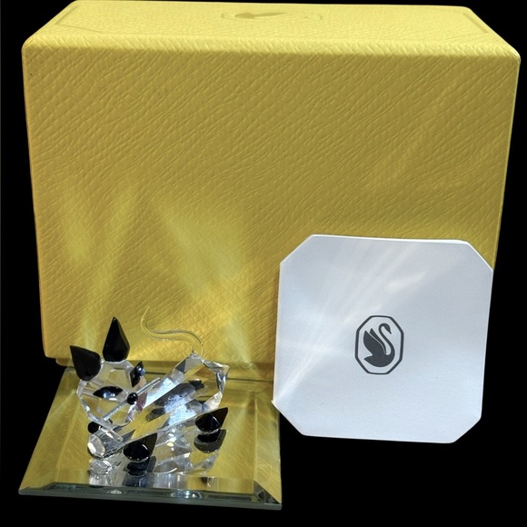 Swarovski Crystal Cat Figurine with Tail & Whiskers 1.5”x1” W/ Swarovski Box - Picture 1 of 7